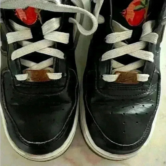 Nike Air Force 1 pomegranate in youth size 5. - Picture 4 of 10